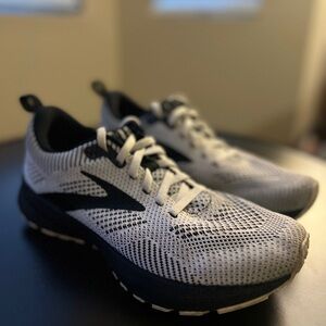 Women’s Brooks Black and White Running Shoes Size 8